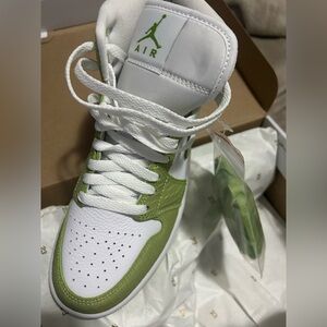 Jordan Women's Air Jordan 1 Mid SE White and Vivid Green